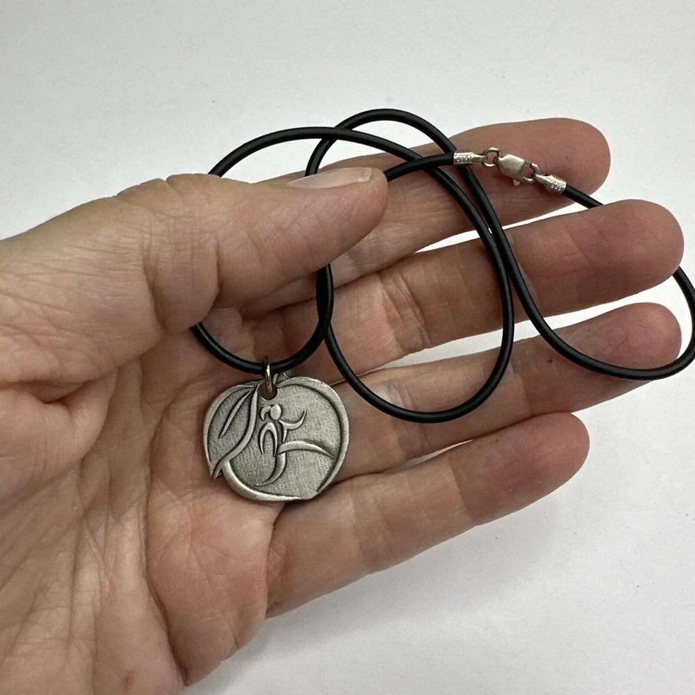 Zooma Atlanta 13.1 Silver Tone Charm 11/08/09 Race Necklace Black rope Sterling‎